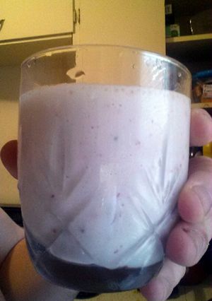 A picture of Mikes fruit smoothie.
