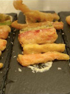 Una foto de Tempura de verduras con mayonesa de soja