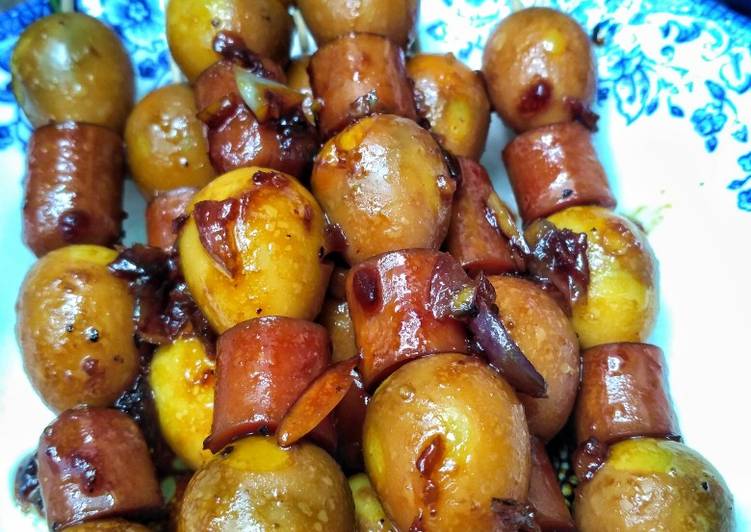 Langkah Mudah untuk Menyiapkan Sate puyuh sosis saus teriyaki yang Lezat