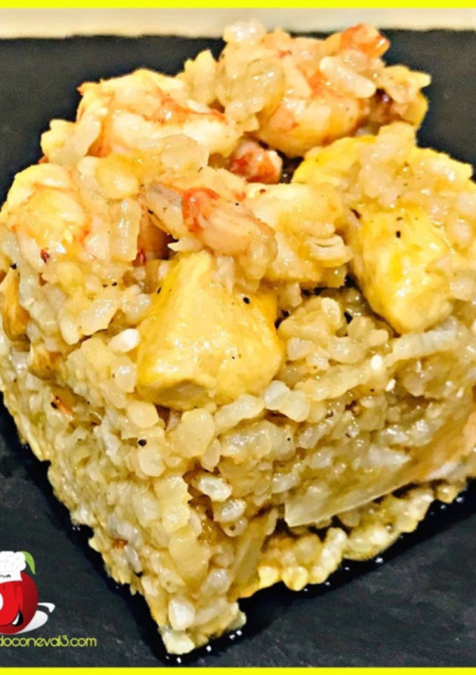 Una foto de Salteado de arroz con pollo y gambas