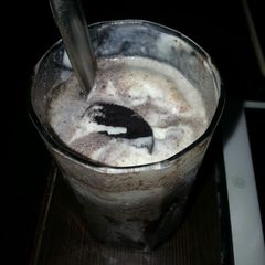 A picture of Oreo chunk smoothie.