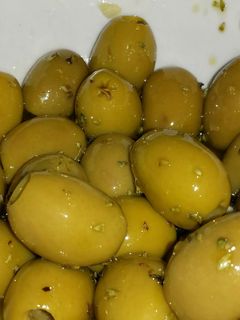 A picture of Olives in Olive oil.