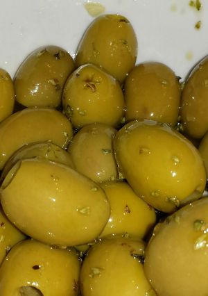 A picture of Olives in Olive oil.