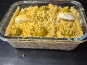 Una foto de ensaladilla de marisco con lechuga