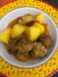 Costillejas con patatas y albóndigas
