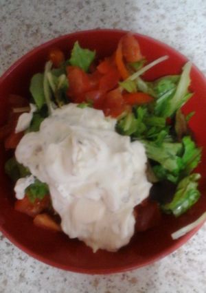 A picture of My Soft Cheese and Tomatoe Salad 😊.