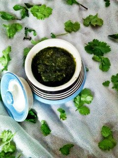 खट्टी मीठी पुदीना चटनी(Khatti meethi pudine ki chutney recipe in Hindi) रेसिपी मुख्य फोटो