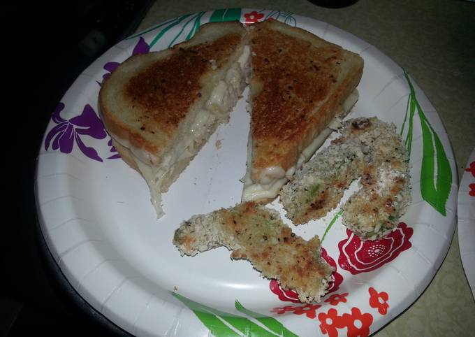 Grilled turkey and havarti sandwiches with garlic mayo
