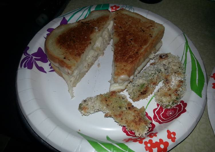 Grilled turkey and havarti sandwiches with garlic mayo Grilled turkey and havarti sandwiches with garlic mayo