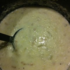 A picture of Leek and potato lumpy soup.
