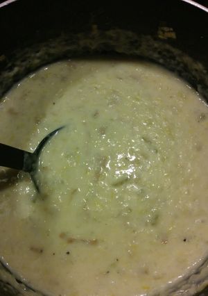 A picture of Leek and potato lumpy soup.