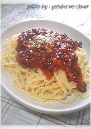 A picture of Hearty Meat Sauce Spaghetti.