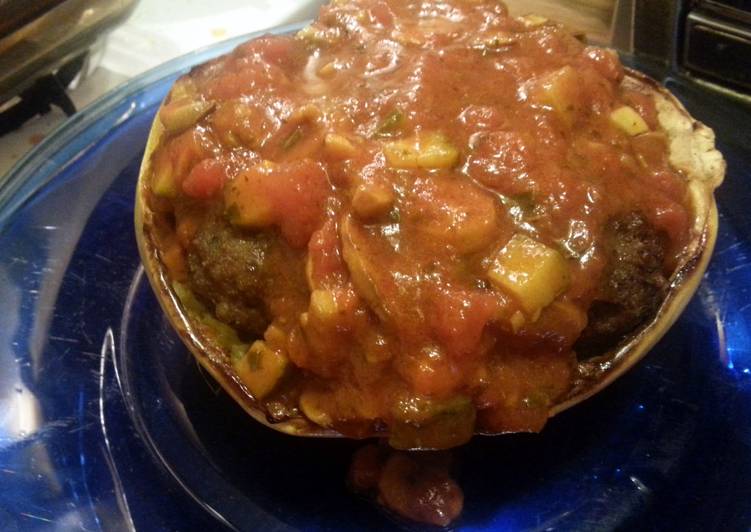 Paleo Spaghetti squash with paleo meatballs and fresh chunky spaghetti sauce Paleo Spaghetti squash with paleo meatballs and fresh chunky spaghetti sauce