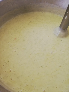 Una foto de Crema de calabacín 😋 😋