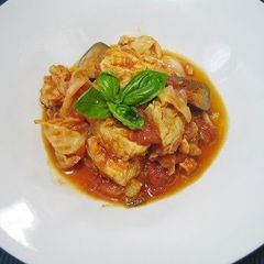 A picture of Chicken & Cabbage with Tomatoes.