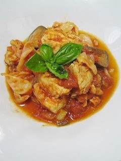 A picture of Chicken & Cabbage with Tomatoes.