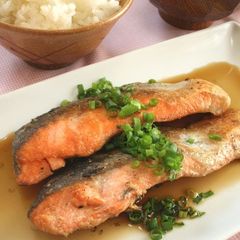 A picture of When You're Tired of Butter-Sautéed Salmon... Refreshing Pan-Fried Salmon.