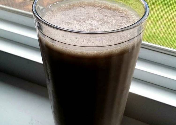 Step-by-Step Guide to Prepare Super Quick Homemade Healthy Banana Chocolate Smoothie!