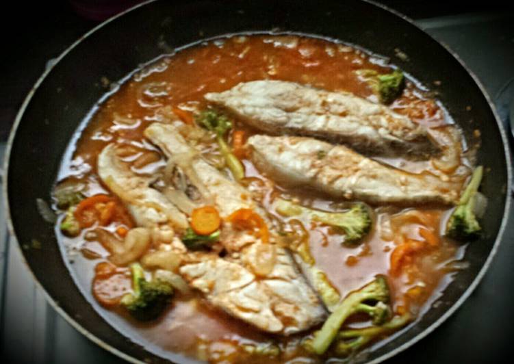 Steps to Prepare Speedy Lemon Fish and Broccoli Stewed in Butter.