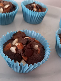 Una foto de Muffins de chocolate, con corazón de dulce de leche 😋