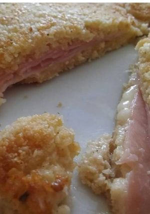 Una foto de Milanesas de soja rellenas de jamón y queso