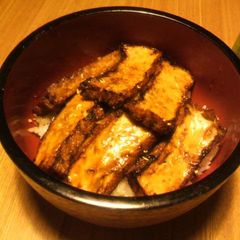 A picture of Fake Eel Rice Bowl with Atsuage Tofu.
