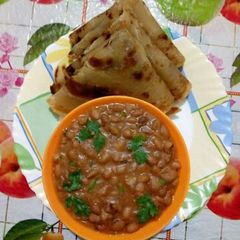 A picture of Stewed Beans with Chappatis.