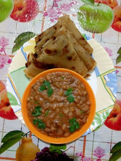 A picture of Stewed Beans with Chappatis.