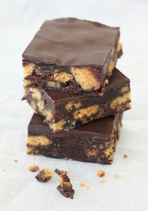 A picture of Vickys Chocolate Tiffin (Fridge Cake), GF DF EF SF NF.