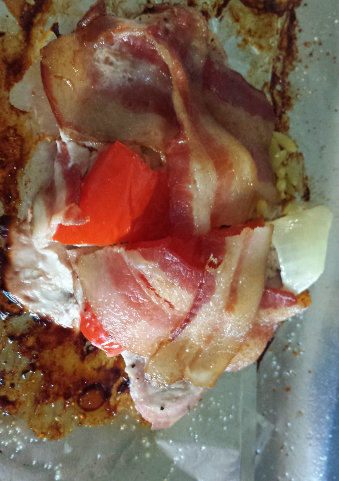 A picture of Bacon Pork chops.