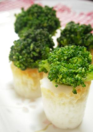 A picture of Hair-sprouted Chikuwa for Bentos [Charaben].