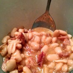 A picture of Crock pot ham and bean soup.