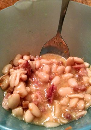 A picture of Crock pot ham and bean soup.