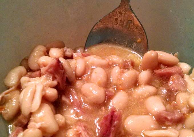 Crock pot ham and bean soup