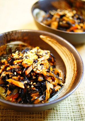 A picture of Simmered Hijiki Seaweed with Gochujang.