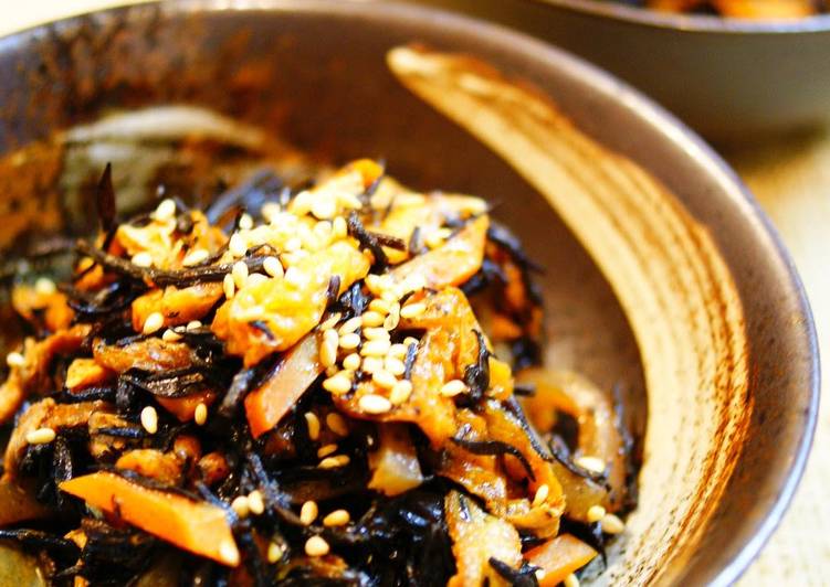 How to Make Quick Simmered Hijiki Seaweed with Gochujang