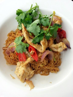 A picture of Fried Vermicelli With Chicken.