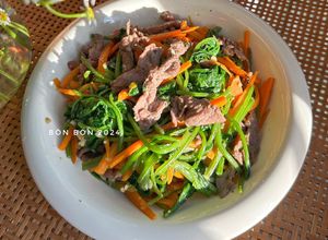 Hình của món Bò Xào Cải Bó Xôi.