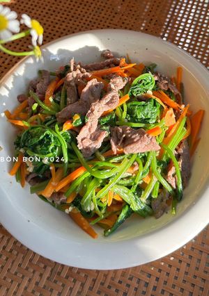 Hình của món Bò Xào Cải Bó Xôi.