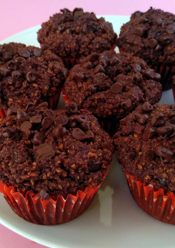 Una foto de 🧁Muffins de chocolate🍫 y avellanas veganos