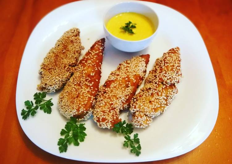 Solomillo de pollo rebozados con salsa de lácteo al cúrcuma