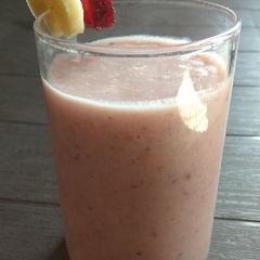 A picture of Banana strawberry milkshake.