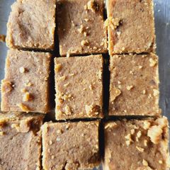 A picture of Gulpapdi.