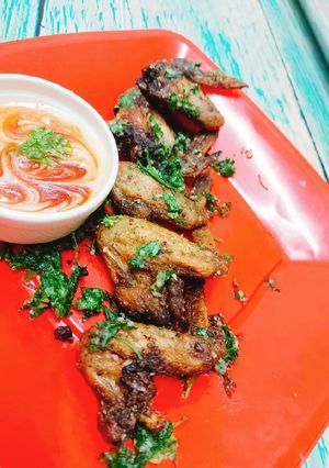 A picture of Garlic chicken wings with paramesan cheese in airfryer.
