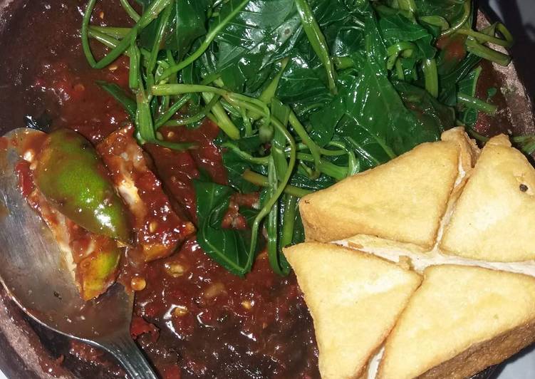 Bagaimana Menyiapkan Sambal Putri Lenggang Kangkung Madura Anti Gagal