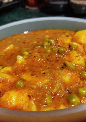 A picture of Peas potato curry.