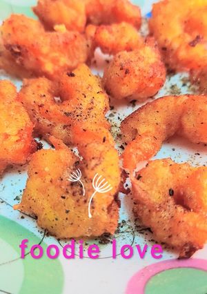 A picture of Fried pepper prawns.