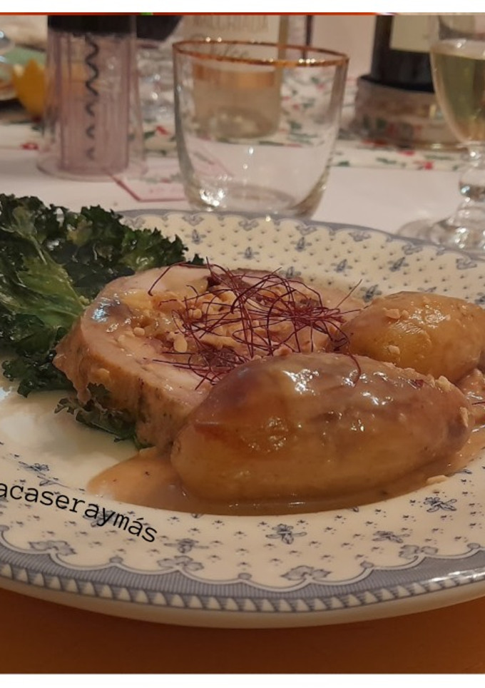 Una foto de Cinta de lomo rellena con frutos secos y manzana