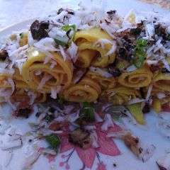 A picture of Khandvi.
