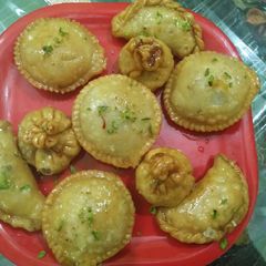 A picture of Sweet potli,gujiya, Chandrakala.